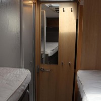 Lmc Tourer Lift 730 165PK | Lengtebedden | Gescheiden douche | Hefbed | Fietsendrager | Zonnepaneel | Bearlock | Dakairco | Luifel | Fietsendrager Foto #39
