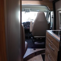 Hymer Yellowstone 140pk Automaat | Levelsysteem | Lengtebedden | Lithium | Omvormer | 6.36M | Bomvol! | Maxxfan | Bearlock | HEO safe sloten | LPG installatie | Trekhaak | Luifel | Zonnepaneel | Foto #44