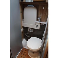 Hymer Yellowstone 140pk Automaat | Levelsysteem | Lengtebedden | Lithium | Omvormer | 6.36M | Bomvol! | Maxxfan | Bearlock | HEO safe sloten | LPG installatie | Trekhaak | Luifel | Zonnepaneel | Foto #45
