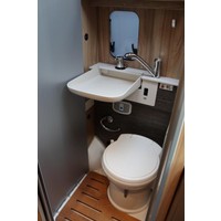 Hymer Yellowstone 140pk Automaat | Levelsysteem | Lengtebedden | Lithium | Omvormer | 6.36M | Bomvol! | Maxxfan | Bearlock | HEO safe sloten | LPG installatie | Trekhaak | Luifel | Zonnepaneel | Foto #1