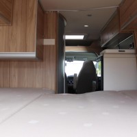 Hymer Yellowstone 140pk Automaat | Levelsysteem | Lengtebedden | Lithium | Omvormer | 6.36M | Bomvol! | Maxxfan | Bearlock | HEO safe sloten | LPG installatie | Trekhaak | Luifel | Zonnepaneel | Foto #18