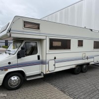 Eura Mobil alkoof klassiek model 6 gordels Airco dubbellucht Foto #13