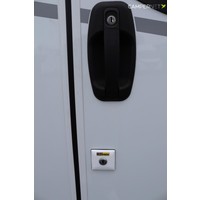 Lmc Cruiser V646 140pk Automaat | HEO safe sloten | Thule luifel | Trekhaak | Lengtebedden | Bearlock | Panoramadak | Compact model | Grote garage | Foto #38