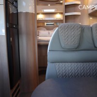 Carthago C-Tourer I 150 QB 170pk Automaat | Zo goed als nieuw | Queensbed | Gescheiden douche | Dubbele bodem | Hefbed | Luxe | LED koplampen | Foto #9