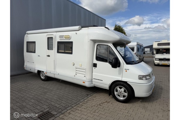 Laika Kreos 3010 | Fiat 128 pk Zonnepaneel MAXXFAN Dwarsbed