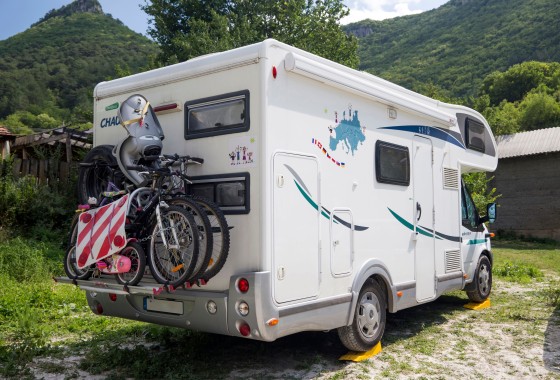Veilig achteruit met je camper: de voordelen van een achteruitrijcamera
