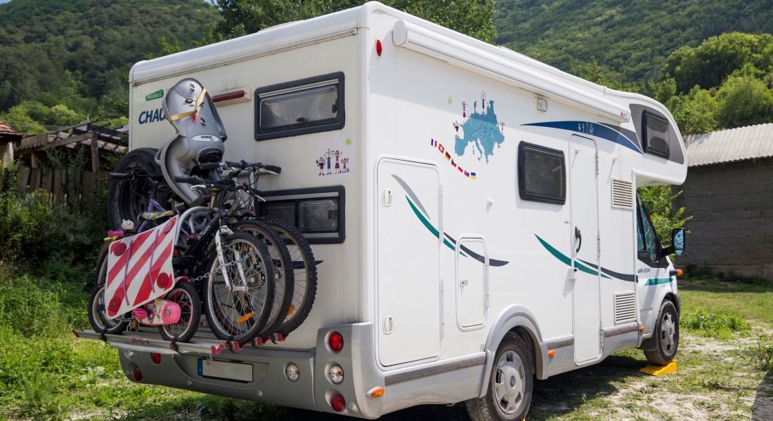 Veilig achteruit met je camper: de voordelen van een achteruitrijcamera