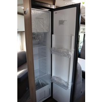 Carado V347 Pro+ Fiat 140pk Automaat | Nieuw model! | Luifel | Compacte uitvoering | Lengtebedden | Vario badkamer | Grote garage | Vloerverwarming | Grote koelkast | Foto #34