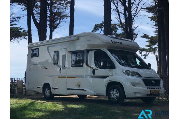 Benimar MILEO 253 * Vast bed * Hef bed * Ruime douche + WC