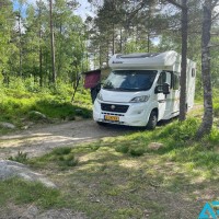 Benimar MILEO 253 * Vast bed * Hef bed * Ruime douche + WC Foto #2