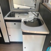 Benimar MILEO 253 * Vast bed * Hef bed * Ruime douche + WC Foto #4
