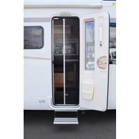 Hymer BMC-I 580 170pk Automaat | Led koplampen | Trekhaak | SLC chassis | Lithium | Hefbed | Duo control | Luifel | LED TV 32'' | Groot panoramaraam in slaapkamer | Lengtebedden | Foto #34