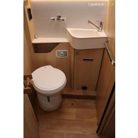 Hymer BMC-T 680 177pk Automaat | Lengtebedden | Hefbed | Gescheiden douche | Zonnepaneel | Veloslide | Bearlock | SLC Chassis | Luifel | Gas aansluiting buiten | Foto #23