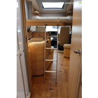 Hymer BMC-T 680 177pk Automaat | Lengtebedden | Hefbed | Gescheiden douche | Zonnepaneel | Veloslide | Bearlock | SLC Chassis | Luifel | Gas aansluiting buiten | Foto #25