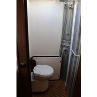 Niesmann-bischoff ARTO 79LE 177pk Automaat | E&P Levelsysteem |Alde verwarming | Truma bankairco | BOMVOL! | Lengtebedden | Zonnepanelen | Elektrische luifel | Elektrisch hefbed | Dubbele bodem | Victron omvormer | Oven | 5e zitplaats | Foto #7