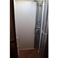 Niesmann-bischoff ARTO 79LE 177pk Automaat | E&P Levelsysteem |Alde verwarming | Truma bankairco | BOMVOL! | Lengtebedden | Zonnepanelen | Elektrische luifel | Elektrisch hefbed | Dubbele bodem | Victron omvormer | Oven | 5e zitplaats | Foto #8
