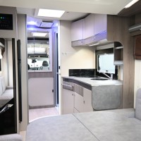 Challenger Graphite 260 Diesel Kachel automaat Airco Hefbed Foto #6