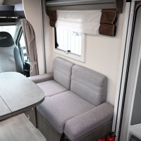 Challenger Graphite 260 Diesel Kachel automaat Airco Hefbed Foto #7