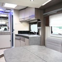 Challenger Graphite 260 Diesel Kachel automaat Airco Hefbed Foto #12