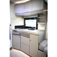 Challenger Graphite 260 Diesel Kachel automaat Airco Hefbed Foto #13