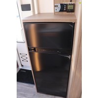 Carado T449T Edition26 165pk Automaat | Queensbed | Maxi Chassis | Luifel | Bi-Xenon | Gescheiden douche | Nieuw uit voorraad leverbaar | Grote koelkast | Lichtmetalen velgen | Foto #15