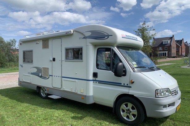 Adria Coral 650 SP uit 2004