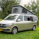 Wally-Van: compacte camper met een vast bed en verrassend veel leefruimte