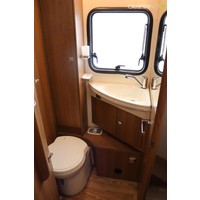 Dethleffs TREND T6757 130pk 2.3 Multijet | Dak airco | Queensbed | Zonnepaneel | Elektrisch hefbed | Luifel | Fietsendrager | Gescheiden douche | Foto #2