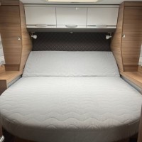 Adria Coral S 670 SC Pus Queensbed uit 2017 Foto #5