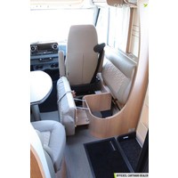 Carthago C-Tourer I 150 QB 170pk Automaat | Zo goed als nieuw | Queensbed | Gescheiden douche | Dubbele bodem | Hefbed | Luxe | LED koplampen | Foto #8