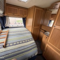 Hymer B574 – Ruime integraalcamper met vast bed én riant hefbed Foto #12