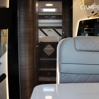 Mc louis MC4 865 140pk Automaat | Levelsysteem | 5 Zitplaatsen | Dak airco | Hefbed | Luifel | Construct slot | Zonnepaneel | Fietsendrager | Oven | LED TV | Foto #42