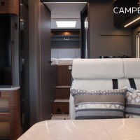Hymer BMC-I 680 170pk Automaat | Facelift! | Hefbed | Alde | Lithium | Lengtebedden | Stoelverwarming | Gescheiden douche | SLC Chassis | Buitendouche | LED Koplampen | Omvormer | Luifel | Crystal silver metallic | LED Smart TV | Foto #47