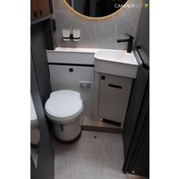 Hymer BMC-I 680 170pk Automaat | Facelift! | Hefbed | Alde | Lithium | Lengtebedden | Stoelverwarming | Gescheiden douche | SLC Chassis | Buitendouche | LED Koplampen | Omvormer | Luifel | Crystal silver metallic | LED Smart TV | Foto #7