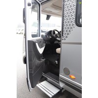 Hymer BMC-I 680 170pk Automaat | Facelift! | Hefbed | Alde | Lithium | Lengtebedden | Stoelverwarming | Gescheiden douche | SLC Chassis | Buitendouche | LED Koplampen | Omvormer | Luifel | Crystal silver metallic | LED Smart TV | Foto #21