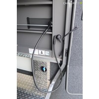 Hymer BMC-I 680 170pk Automaat | Facelift! | Hefbed | Alde | Lithium | Lengtebedden | Stoelverwarming | Gescheiden douche | SLC Chassis | Buitendouche | LED Koplampen | Omvormer | Luifel | Crystal silver metallic | LED Smart TV | Foto #26
