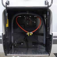 Hymer BMC-I 680 170pk Automaat | Facelift! | Hefbed | Alde | Lithium | Lengtebedden | Stoelverwarming | Gescheiden douche | SLC Chassis | Buitendouche | LED Koplampen | Omvormer | Luifel | Crystal silver metallic | LED Smart TV | Foto #27