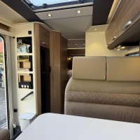 Adria Coral S 670SC Queensbed Luifel Luchtvering Vlakke Vloer Foto #15