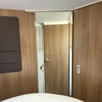 Adria Coral S 670SC Queensbed Luifel Luchtvering Vlakke Vloer Foto #27