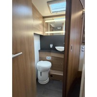 Adria Coral S 670SC Queensbed Luifel Luchtvering Vlakke Vloer Foto #28