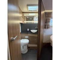 Adria Coral S 670SC Queensbed Luifel Luchtvering Vlakke Vloer Foto #29
