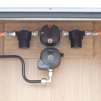 Knaus Sky Ti 700 MEG 140pk 2.3 Multijet | Levelsysteem | Dakairco | Lengtebedden | Luifel | Zonnepaneel | Gescheiden douche | Bearlock | Eton geluidsinstallatie | Head up display | LED TV | Pioneer multimediasysteem | Foto #24
