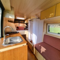 Nieuw 2023 Interieur: Ruime en Frisse Off-grid camper Foto #14