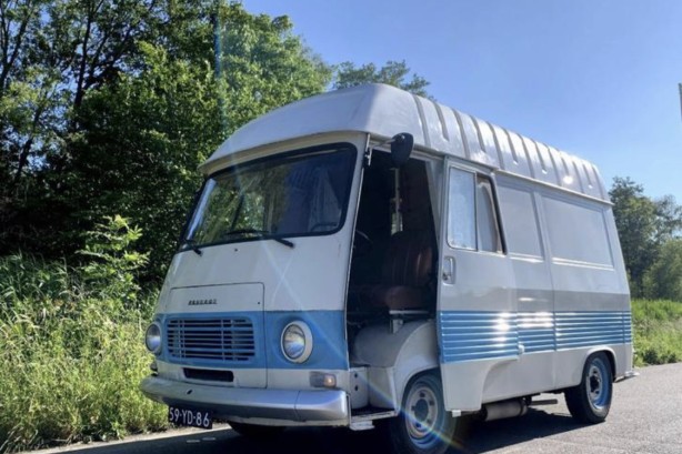 Peugeot campers J7 PZ10 uit 1975