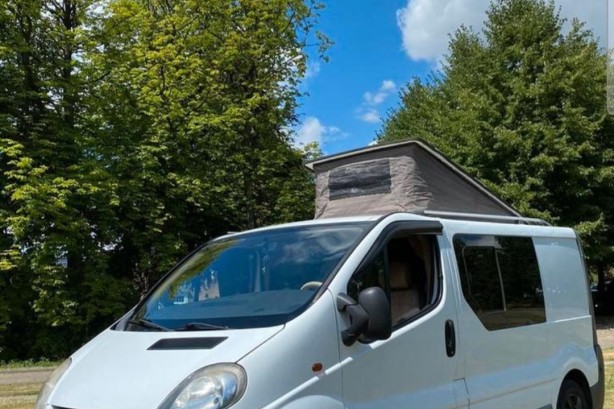 Opel campers VIVARO 1.9DTI uit 2004